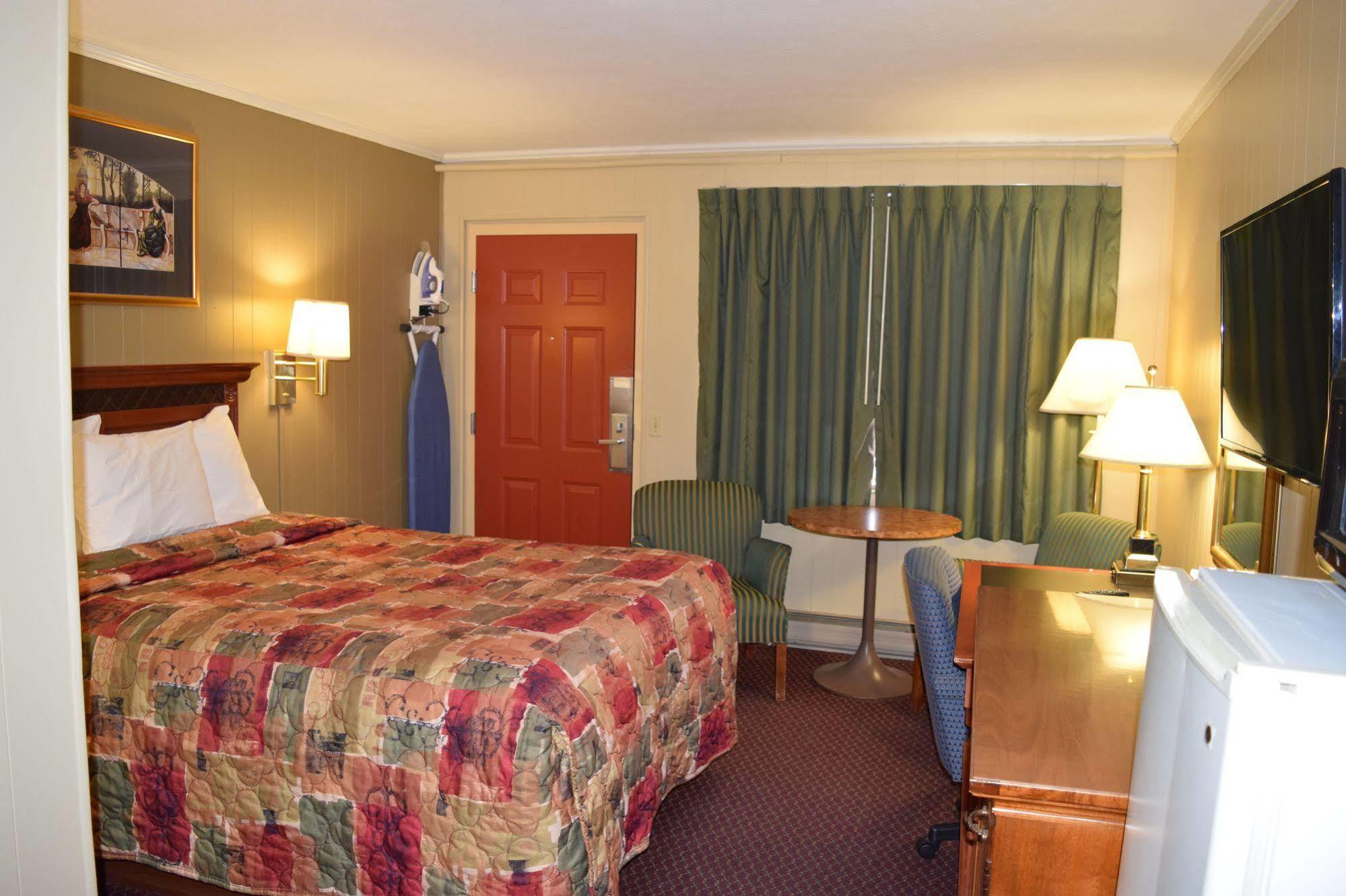 Economy Inn Taylorville Eksteriør bilde